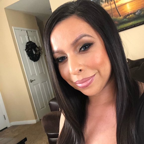 Meet your Posher, Jeanette - Picture 1 of 1